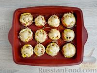Фото приготовления рецепта: Баклажаны, запечённые с помидорами, колбасой и сыром - шаг №15