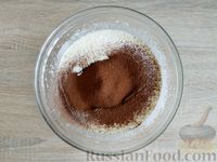 Фото приготовления рецепта: Шоколадный пирог с персиками - шаг №5