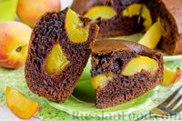 Фото приготовления рецепта: Шоколадный пирог с персиками - шаг №15