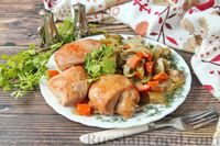 Фото к рецепту: Куриные бёдрышки, запечённые с баклажанами и сладким перцем, в рукаве