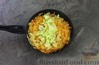 Фото приготовления рецепта: Фасолевый суп с мясом, баклажанами и помидорами - шаг №7