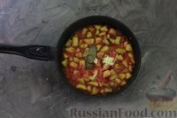 Фото приготовления рецепта: Фасолевый суп с мясом, баклажанами и помидорами - шаг №13
