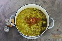 Фото приготовления рецепта: Фасолевый суп с мясом, баклажанами и помидорами - шаг №14