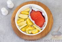 Фото приготовления рецепта: Форель на пару, с персиками, картофелем и кабачками - шаг №7