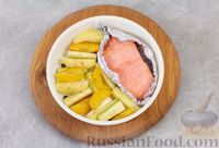 Фото приготовления рецепта: Форель на пару, с персиками, картофелем и кабачками - шаг №8