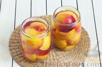 Фото приготовления рецепта: Консервированные персики в собственном соку (без сахара) - шаг №4