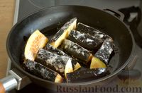 Фото приготовления рецепта: Жареные баклажаны в соевом соусе, с чесноком - шаг №4