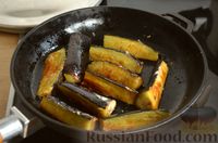 Фото приготовления рецепта: Жареные баклажаны в соевом соусе, с чесноком - шаг №5