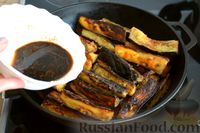 Фото приготовления рецепта: Жареные баклажаны в соевом соусе, с чесноком - шаг №8