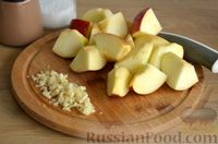 Фото приготовления рецепта: Жареная картошка с яблоками - шаг №4