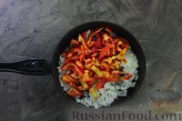 Фото приготовления рецепта: Салат с цветной капустой, болгарским перцем и маринованными шампиньонами - шаг №7