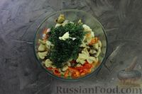 Фото приготовления рецепта: Салат с цветной капустой, болгарским перцем и маринованными шампиньонами - шаг №11