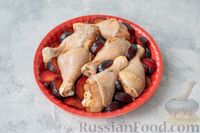 Фото приготовления рецепта: Куриные голени, запечённые со сливами - шаг №8