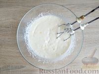 Фото приготовления рецепта: Кекс на кефире с грушами и шоколадом - шаг №4