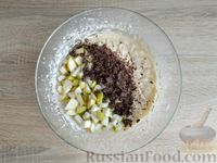 Фото приготовления рецепта: Кекс на кефире с грушами и шоколадом - шаг №10