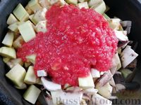 Фото приготовления рецепта: Икра из баклажанов с грибами и помидорами - шаг №7