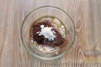 Фото приготовления рецепта: Постные шоколадные кексы с яблоками - шаг №5