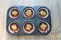 Фото приготовления рецепта: Постные шоколадные кексы с яблоками - шаг №8