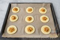 Фото приготовления рецепта: Творожные пирожки с карамелизированными яблоками (в духовке) - шаг №16