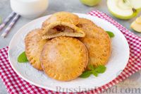 Фото приготовления рецепта: Творожные пирожки с карамелизированными яблоками (в духовке) - шаг №21