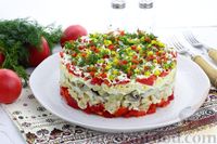 Фото приготовления рецепта: Слоёный салат с курицей, сладким перцем, помидорами и маринованными грибами - шаг №15