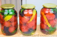 Фото приготовления рецепта: Маринованные помидоры на зиму - шаг №4