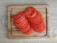 Фото приготовления рецепта: Кабачки, запечённые с помидорами, майонезом и сыром - шаг №3
