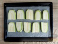 Фото приготовления рецепта: Кабачки, запечённые с помидорами, майонезом и сыром - шаг №5
