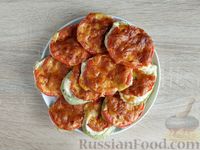 Фото приготовления рецепта: Кабачки, запечённые с помидорами, майонезом и сыром - шаг №12