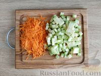 Фото приготовления рецепта: Гречка с кабачками и помидорами, на сковороде - шаг №5