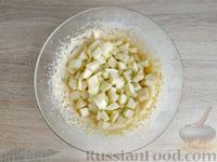 Фото приготовления рецепта: Медовые кексы с яблоками и орехами - шаг №9