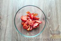 Фото приготовления рецепта: Сладкий перец, фаршированный помидорами и моцареллой (в духовке) - шаг №5