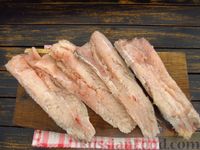 Фото приготовления рецепта: Запечённая рыба под луково-морковной "шубой" и сметаной - шаг №2