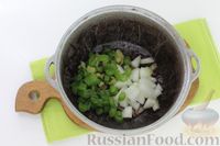 Фото приготовления рецепта: Куриный суп с цукини и сельдереем - шаг №4