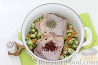 Фото приготовления рецепта: Куриный суп с цукини и сельдереем - шаг №9