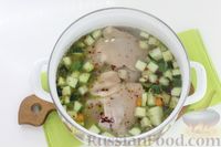 Фото приготовления рецепта: Куриный суп с цукини и сельдереем - шаг №10