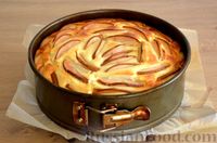 Фото приготовления рецепта: Пирог с грушами и творогом, на сметане - шаг №11