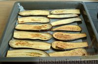 Фото приготовления рецепта: Баклажаны, запечённые с томатно-луковым соусом и сыром - шаг №4