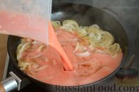 Фото приготовления рецепта: Баклажаны, запечённые с томатно-луковым соусом и сыром - шаг №8