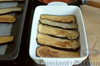 Фото приготовления рецепта: Баклажаны, запечённые с томатно-луковым соусом и сыром - шаг №11