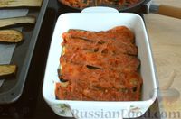 Фото приготовления рецепта: Баклажаны, запечённые с томатно-луковым соусом и сыром - шаг №12