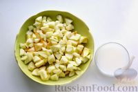 Фото приготовления рецепта: Яблочный пирог-кольцо из дрожжевого теста - шаг №7