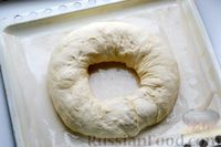 Фото приготовления рецепта: Яблочный пирог-кольцо из дрожжевого теста - шаг №18