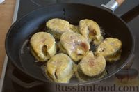 Фото приготовления рецепта: Скумбрия в винном маринаде, жаренная в яйце - шаг №8