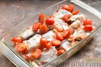 Фото приготовления рецепта: Рыба, запечённая с помидорами черри, сладким перцем и майонезом - шаг №9