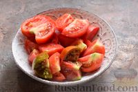 Фото приготовления рецепта: Салат из цветной капусты в томатном пюре с перцем, морковью и зеленью (на зиму) - шаг №2
