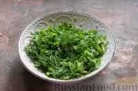 Фото приготовления рецепта: Салат из цветной капусты в томатном пюре с перцем, морковью и зеленью (на зиму) - шаг №5