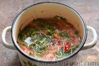 Фото приготовления рецепта: Салат из цветной капусты в томатном пюре с перцем, морковью и зеленью (на зиму) - шаг №6