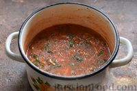 Фото приготовления рецепта: Салат из цветной капусты в томатном пюре с перцем, морковью и зеленью (на зиму) - шаг №8