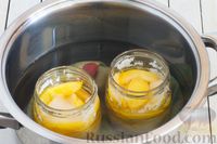 Фото приготовления рецепта: Жёлтые сливы в собственном соку с сахаром и ванилью (на зиму) - шаг №6
